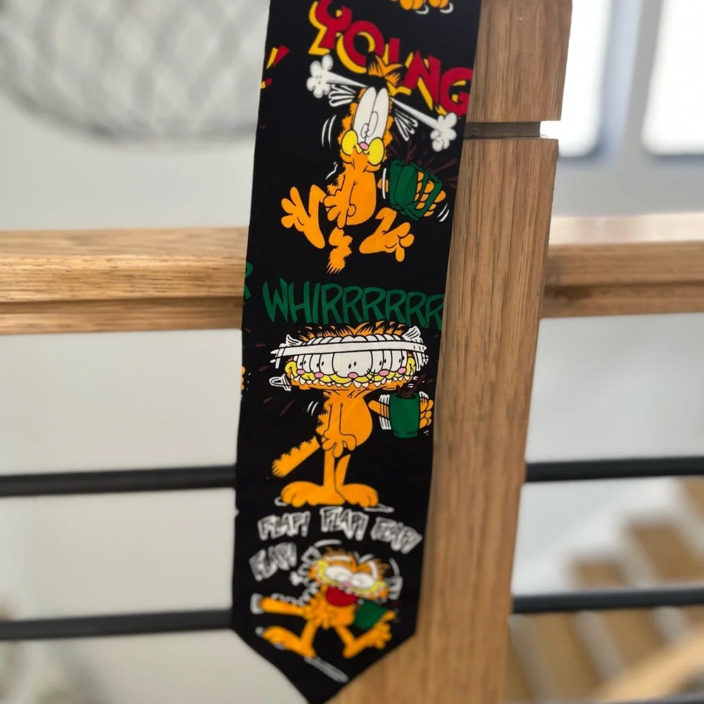 Vintage Paws Addiction Garfield 100% Silk Novelty Necktie Black